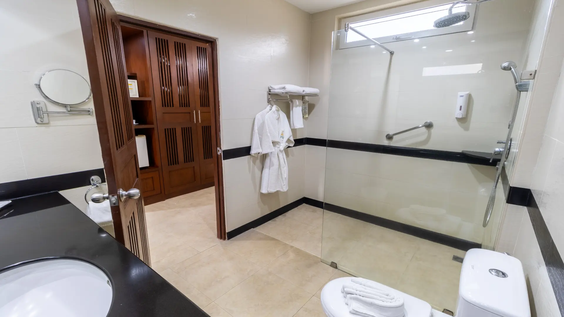 thaigardenresort-pattaya-deluxe-room-pool-view-twin-bed-bathroom thaigardenresort-pattaya-deluxe-room-pool-view-twin-bed-bathroom