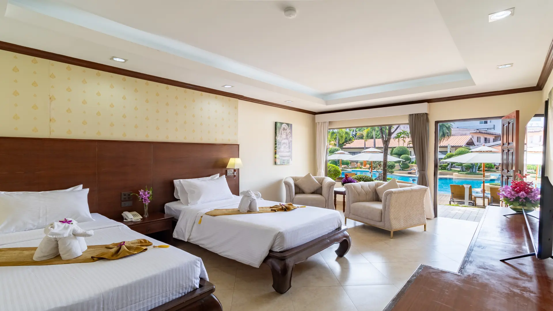 thaigardenresort-pattaya-deluxe-room-pool-view-twin-bed-room