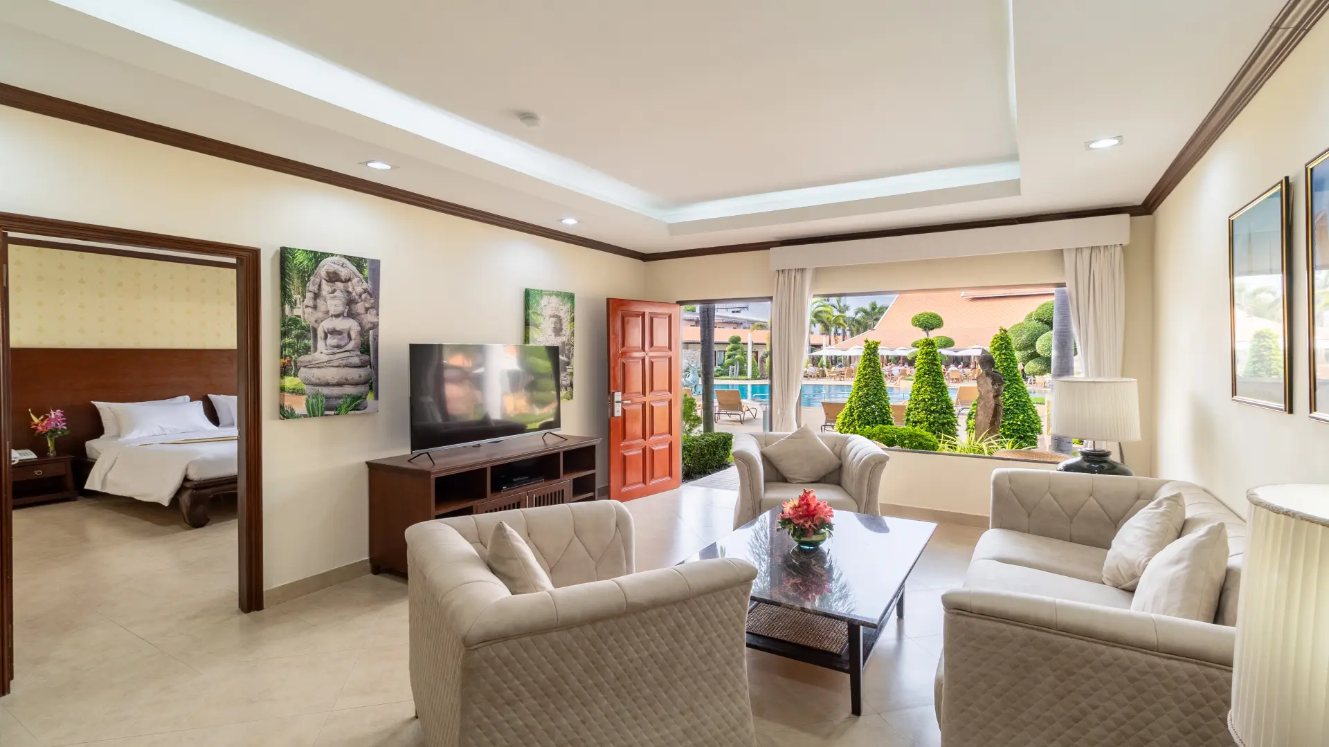 thaigardenresort-pattaya-one-bedroom-junior-suite-pool-view-king-living-room